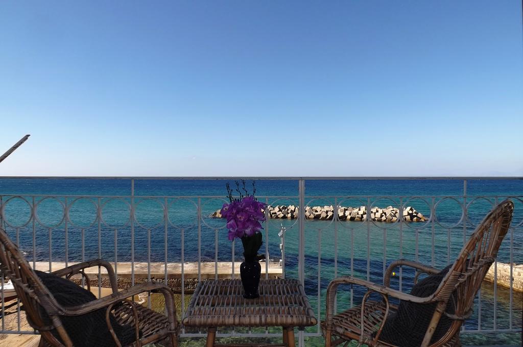 Casa Vacanze Porto Delle Gatte Санта-Мария-ди-Кастеллабате Экстерьер фото